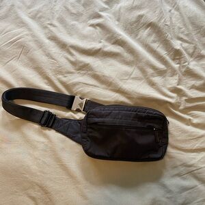 Aritzia crossbody bag/fanny pack